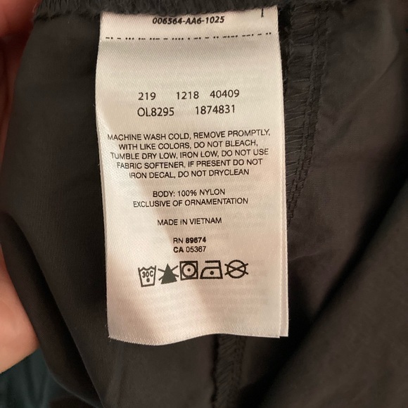 Mountain Hardwear Women’s Pullover Lightweight Jacket - Picture 5 of 5